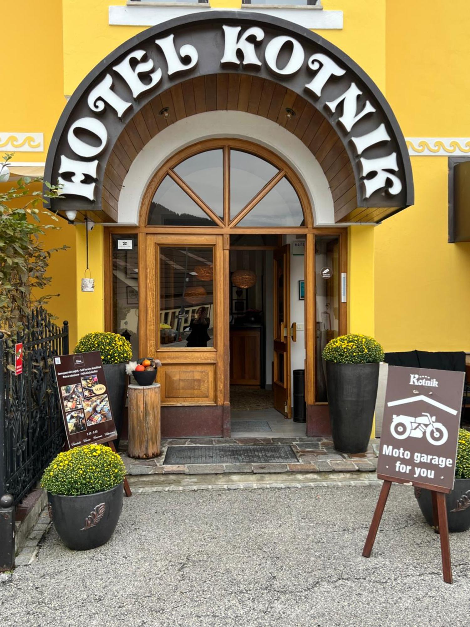 科特尼克酒店 克拉尼斯卡戈拉 外观 照片